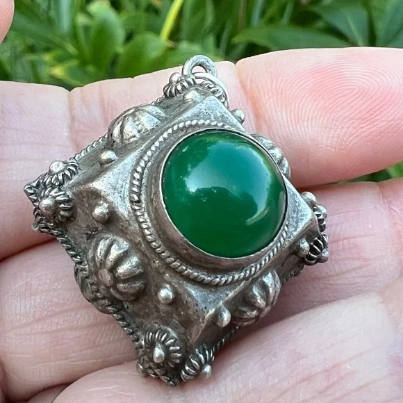 ANTIQUE VINTAGE ART DECO 800 SILVER CABOCHON GREEN ONYX AGATE LARGE FOB PENDANT